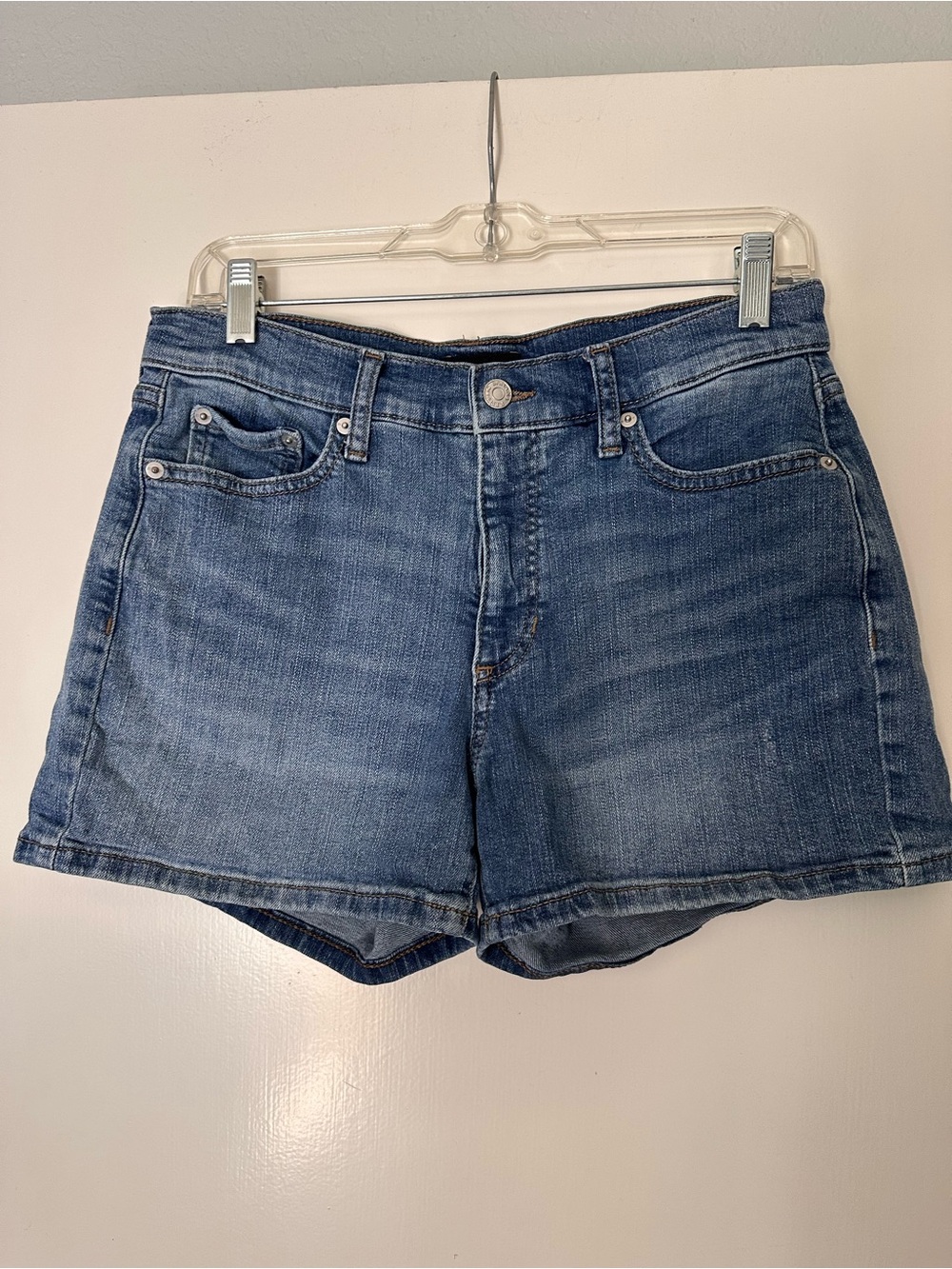 Banana Republic Classic Women's Denim Shorts in Medium wash